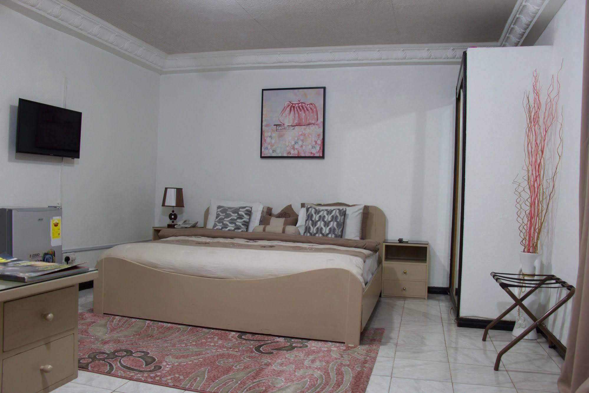 Hill View Hotel Mccarthy Hills Botianaw Dış mekan fotoğraf